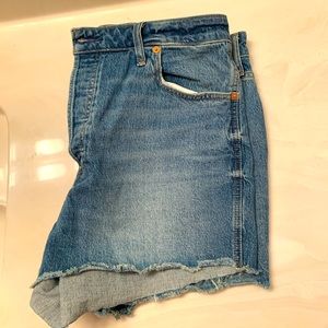 Curvy jean shorts raw hem